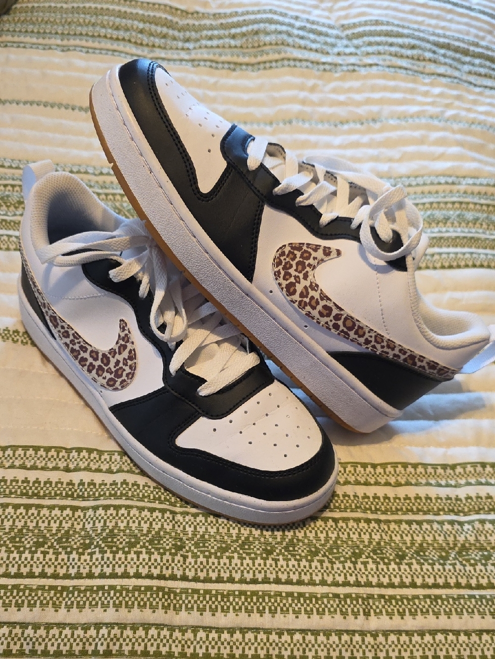 Nike Low-Top Sneakers in White, Black and Leopard Print